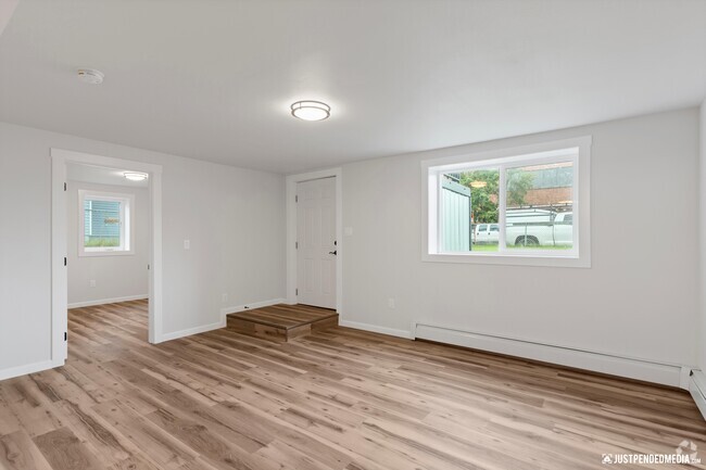 Building Photo - 1118 E 10th Ave Unit B Rental