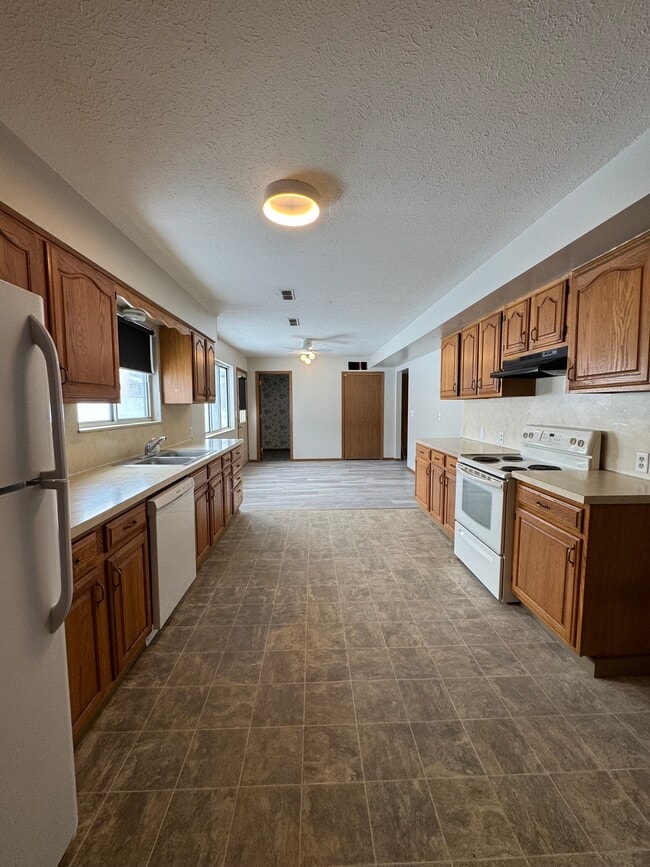 Photo - 1833 Cloveridge Dr