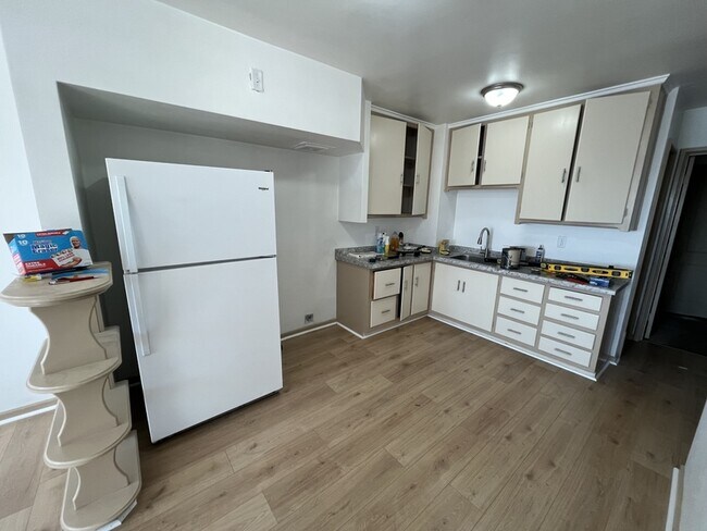 Photo - 412-412 N Lake St