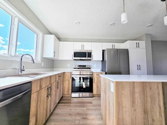 Photo - 2727-2194 194 St NW