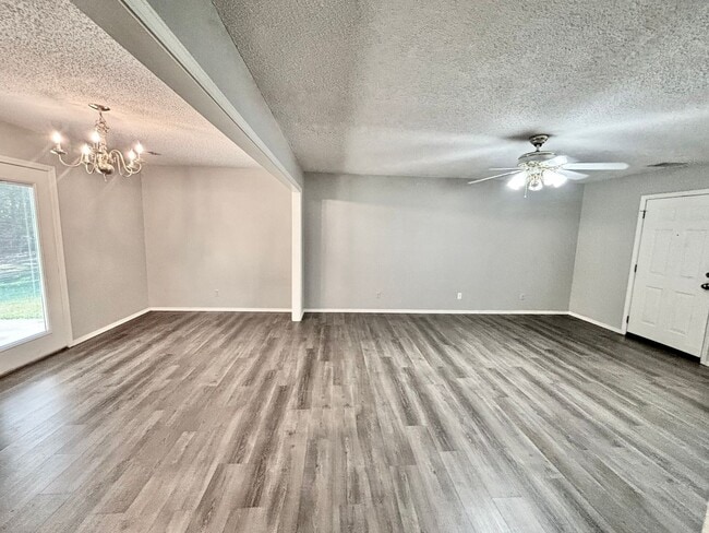 Photo - 415 Valley Dr