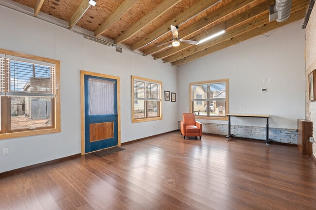 Photo - 1500 E Madison St