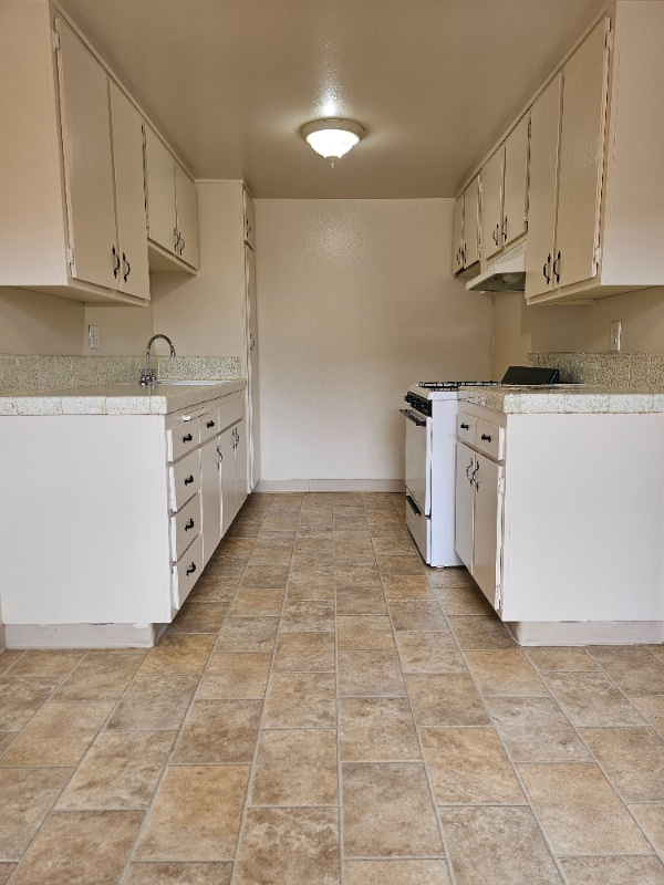 Building Photo - 1135 W I St Rental