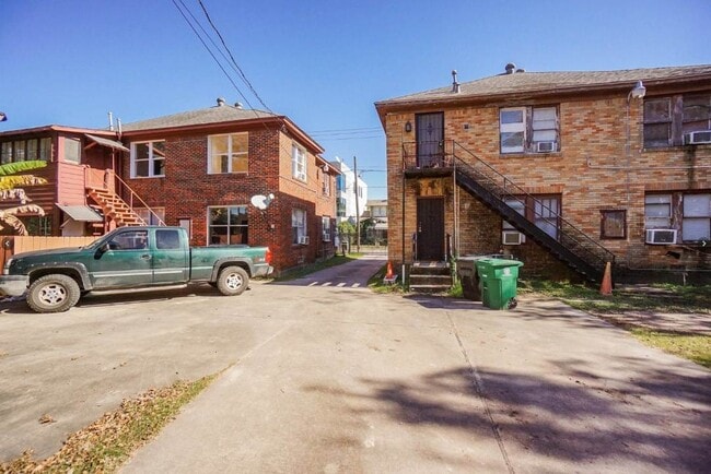 Building Photo - 4316-4312 Jack St