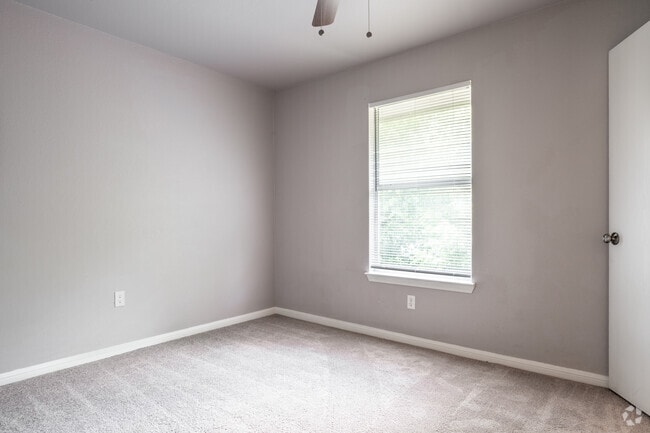 2BR, 1BA - 998SF