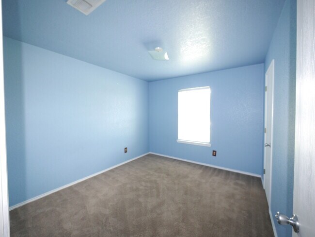 Photo - MOVE IN READY 3 Bedrooms 2 Bathroom with O...