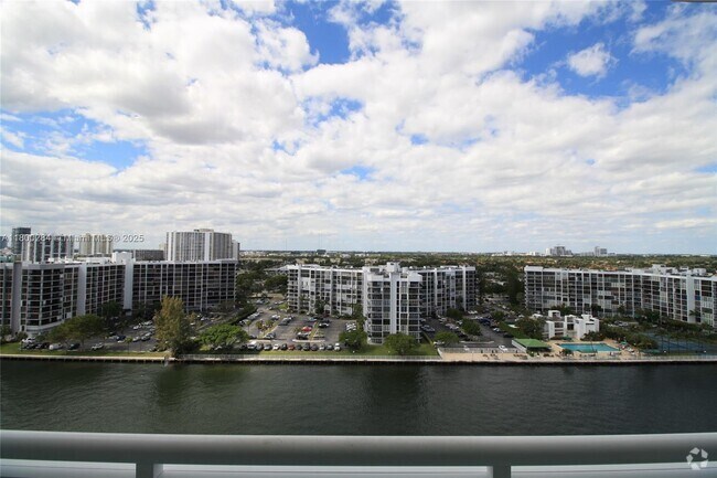 Building Photo - 3000 S Ocean Dr Unit 1416 Rental