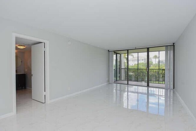 Photo - 1605 S US Hwy 1 Unidad M1-101