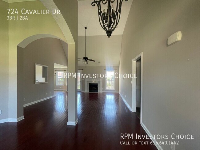 724 Cavalier Dr