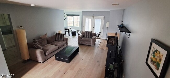 Photo - 15 Andover Cir