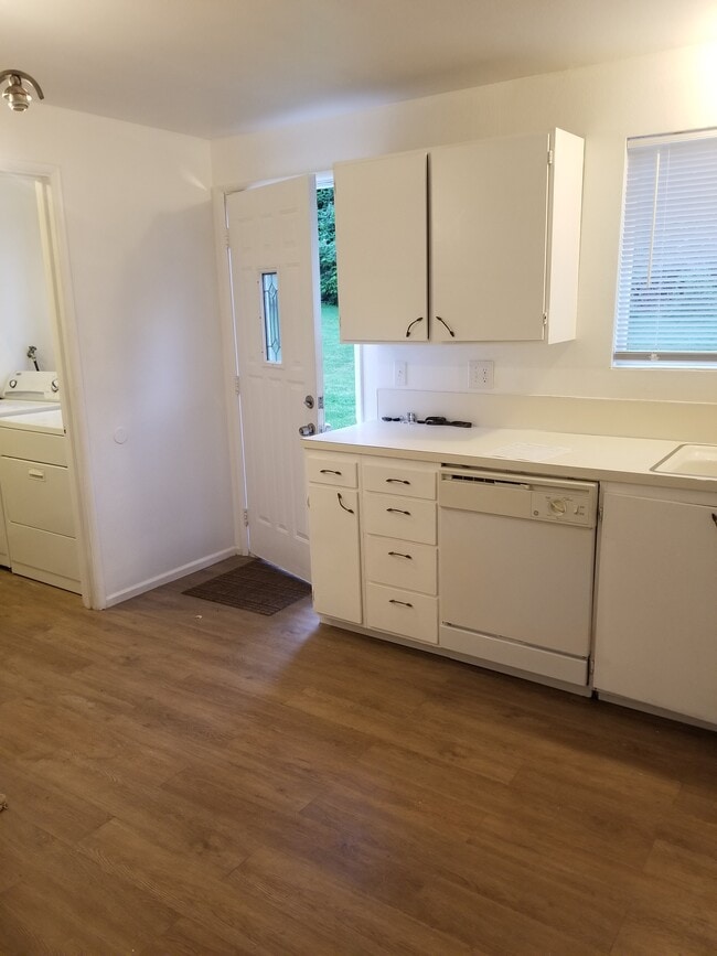 Building Photo - 2500 Howard Ave Unit 3 Rental
