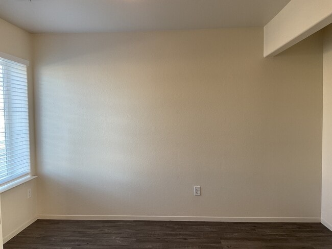 Photo - 981 Geneva Dr