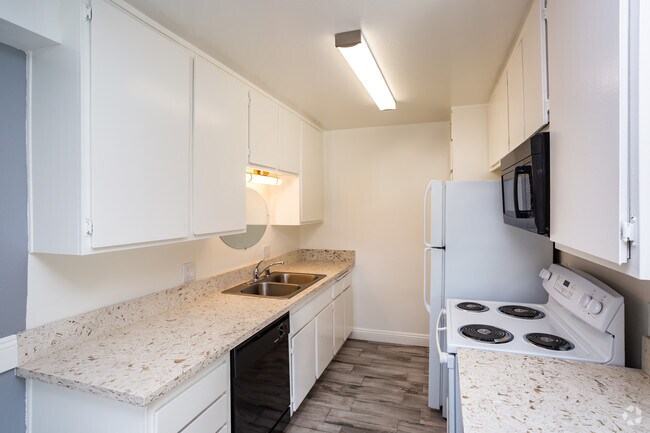 2BR, 2BA - 1150 SF - #248