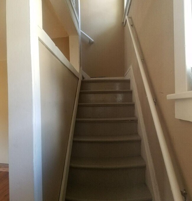 Photo - 1122 W 5th St