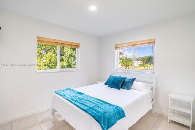 Photo - 14301 Stirling Rd