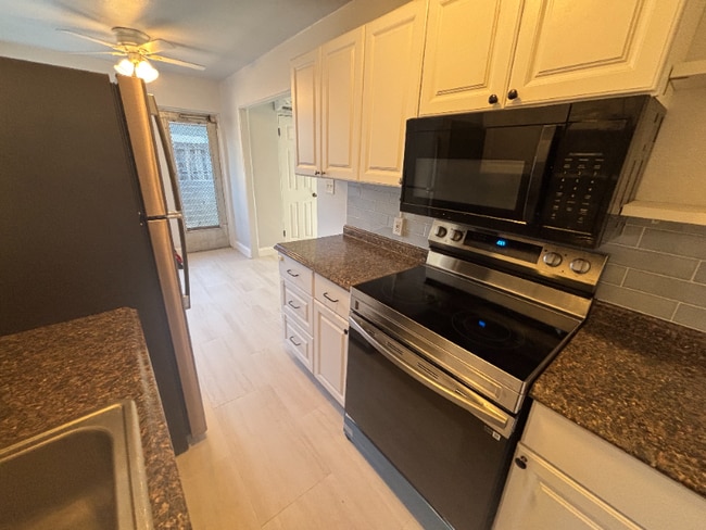 Building Photo - 511 51st St