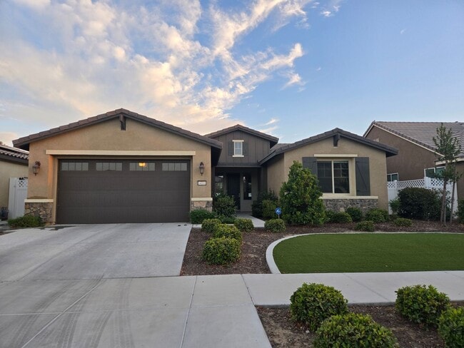 Building Photo - HIGHGATE 3 BED 2 BATH HOUSE RENTAL