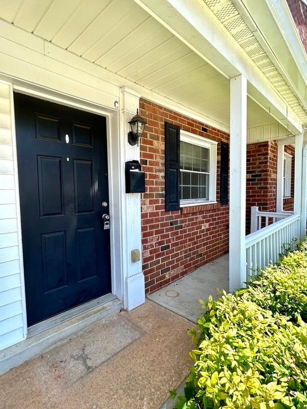 Photo - 1215 Green Oaks Ln