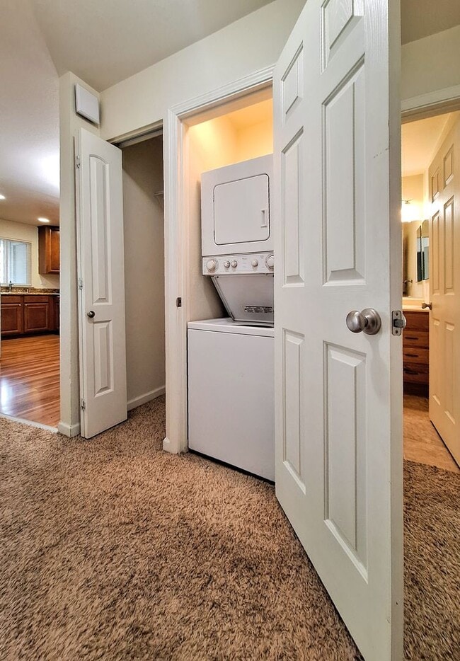 Photo - Great Second Floor 2bd Condo With Pool in Gated Complex