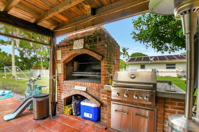 Photo - 3179 Hoylake Rd