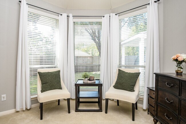 Photo - 2114 Thistlerock Ln