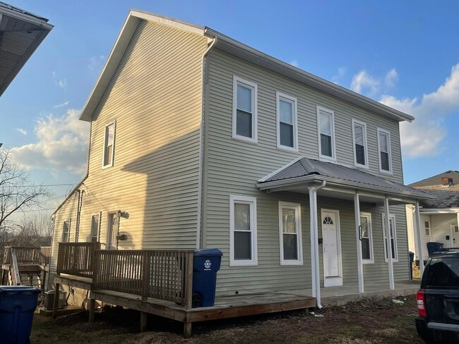 Photo - 225 N 6th St