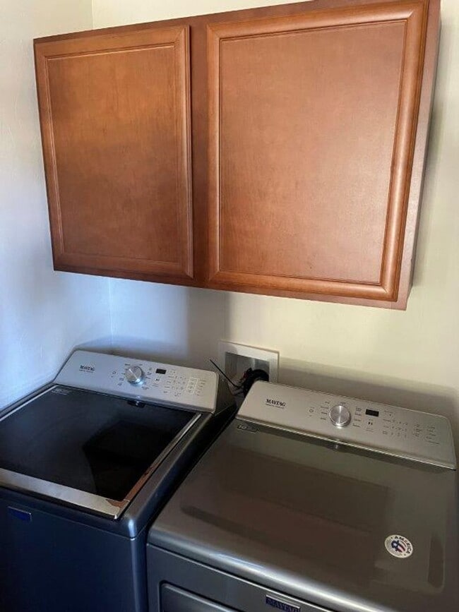 Photo - cute 2 bed 1 bath, fenced yard, small pet ok with deposit.