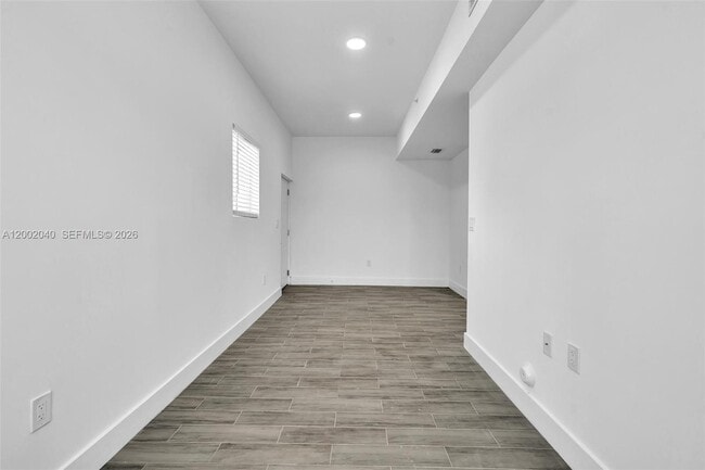 Photo - 584 NW 35th St Unit 2