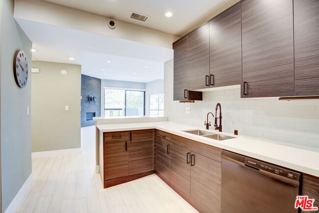 Photo - 423 N Palm Dr Unidad 301