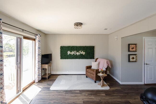 Photo - 5143 Venice Ave