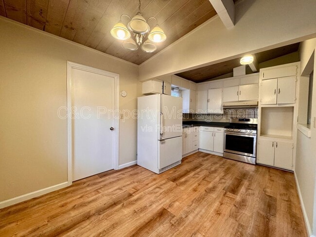 Photo - 3055 Redwood Dr