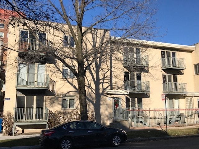 Building Photo - 1244 W Byron St