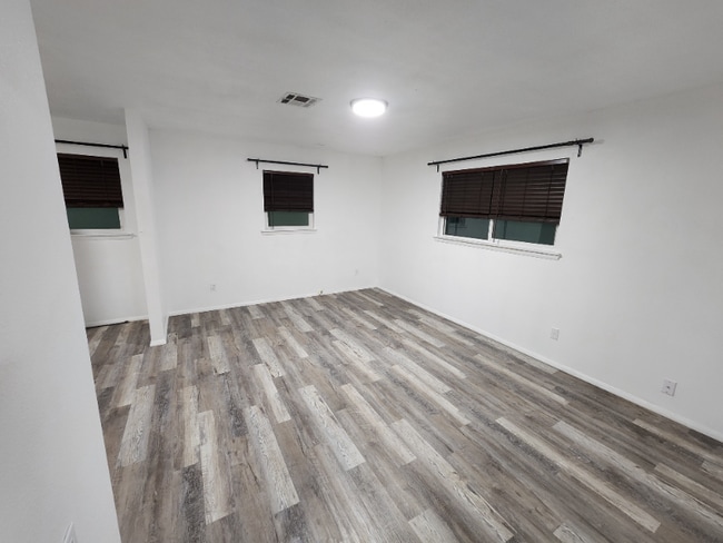 Photo - 5900 S Sunset Ave