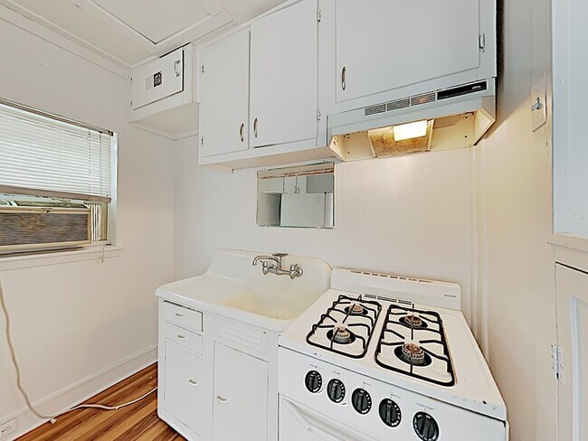 Photo - 3333 W 6th St Unit Garage