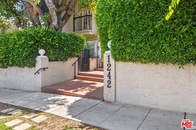 Photo - 1242 Berkeley St Unidad 10