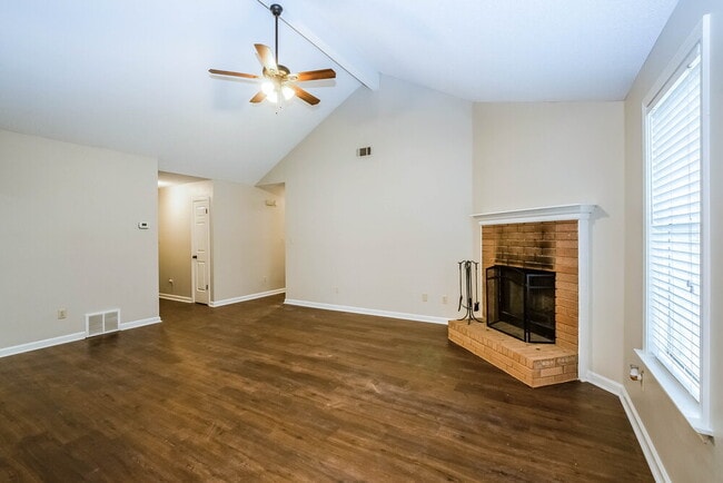 Photo - 250 Cross Point Cove