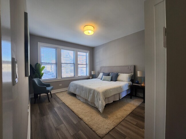 Photo - 3937 N Janssen Ave Unit 3