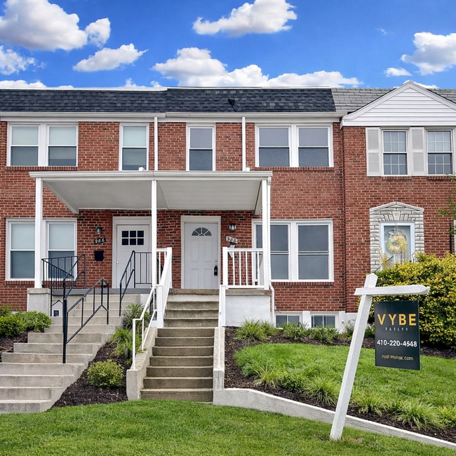 Building Photo - Spacious 3BR Home with Finished Basement & Flex Space