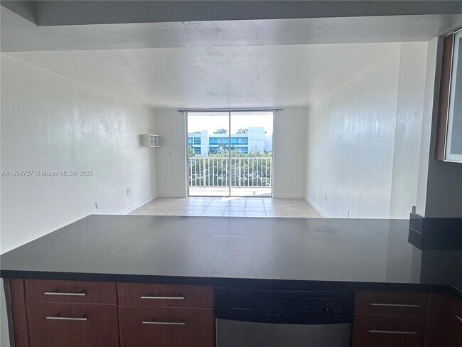 Photo - 650 NE 64th St Unidad G406