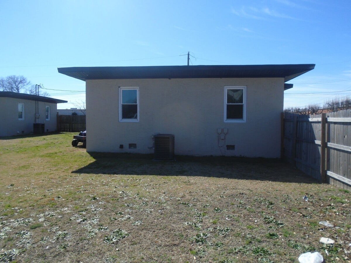Photo - Bragg Court Apartment offering 1/2 OFF YOUR FIRST MONTHS RENT!! Available NOW!!