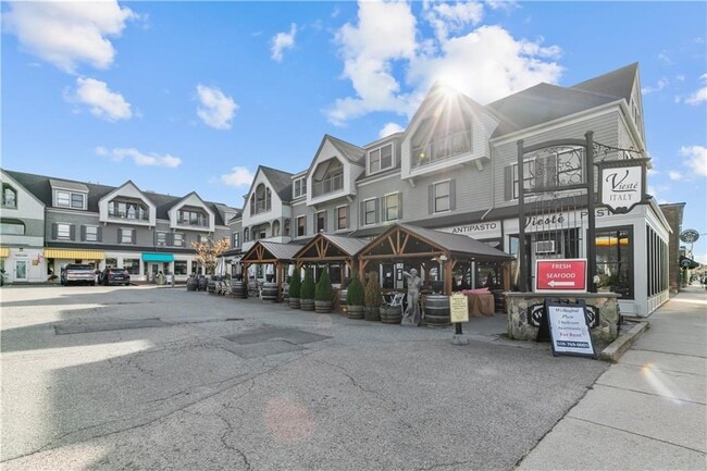 Building Photo - 580 Thames St Unit B2