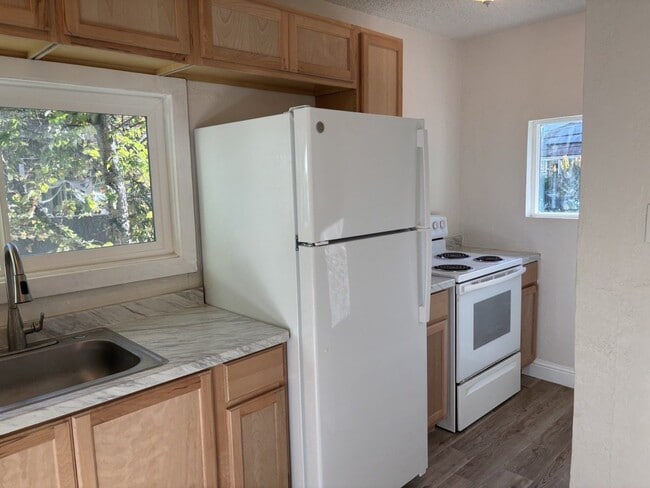Photo - Remodeled 1-bedroom duplex near downtown P... Unidad 2