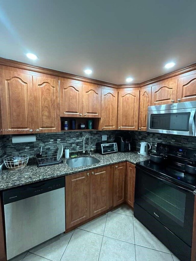 Building Photo - 1465 NE 123rd St Unit 215