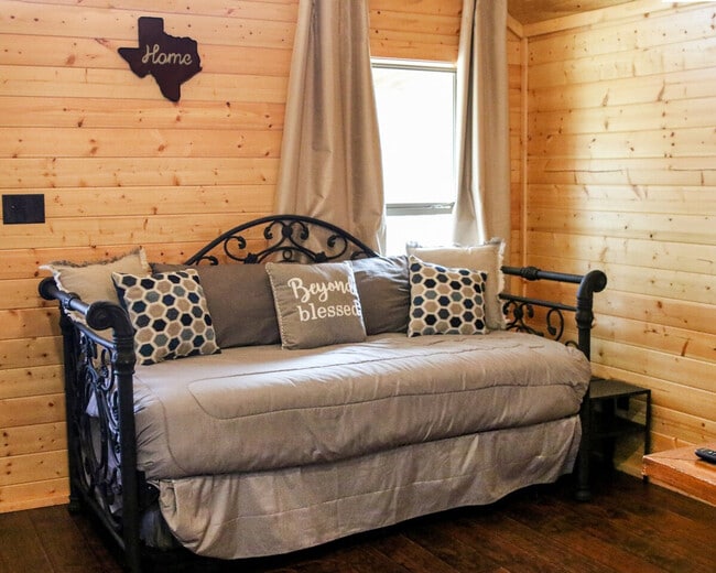 Building Photo - 299 Willow Springs Dr