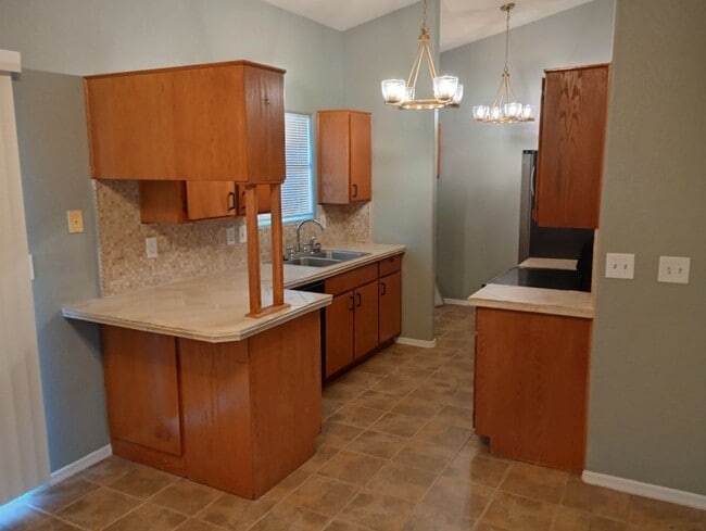 Building Photo - W Concordia Dr