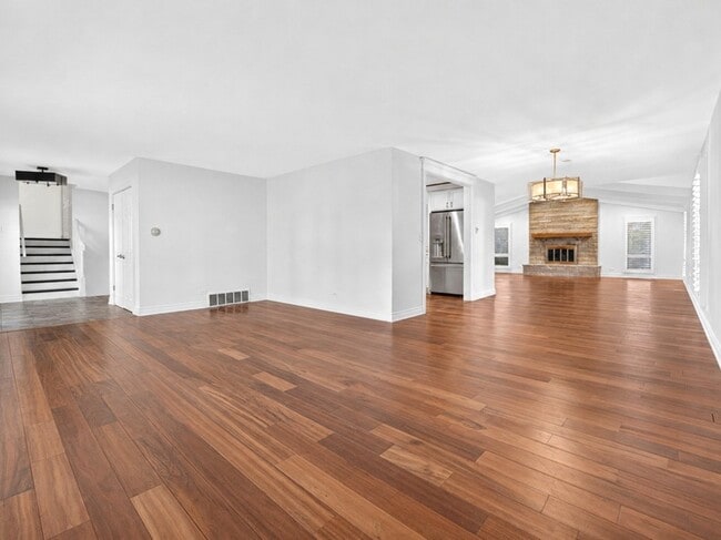 800 Ridgemoor Dr