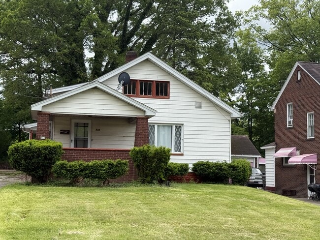 Photo - 933 Winona Dr House