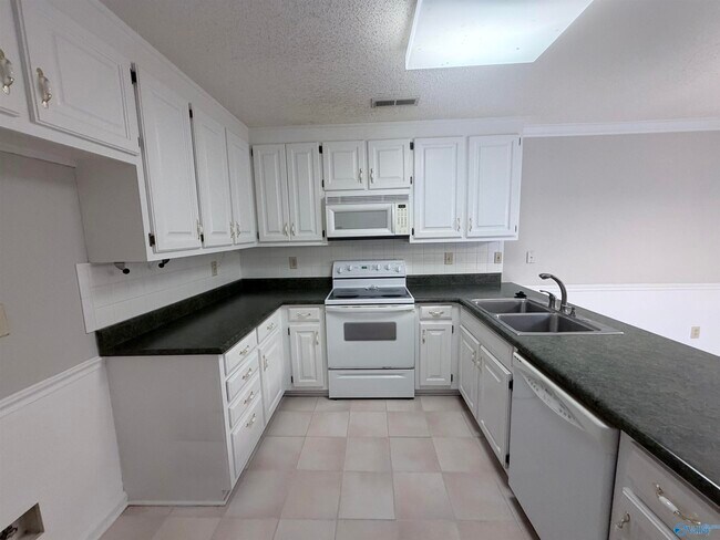 248 W Lake Cir