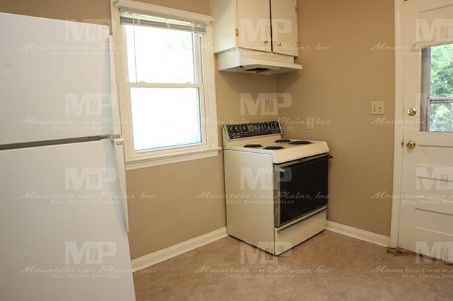 Photo - 230 N Whitcomb St