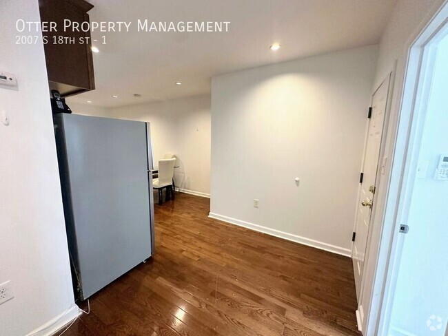 Building Photo - Stunning 2BR/1BA Apt in the Heart of South... Unit 1